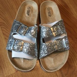 NIP Sparkle In Pink Silver Glitter Sandal